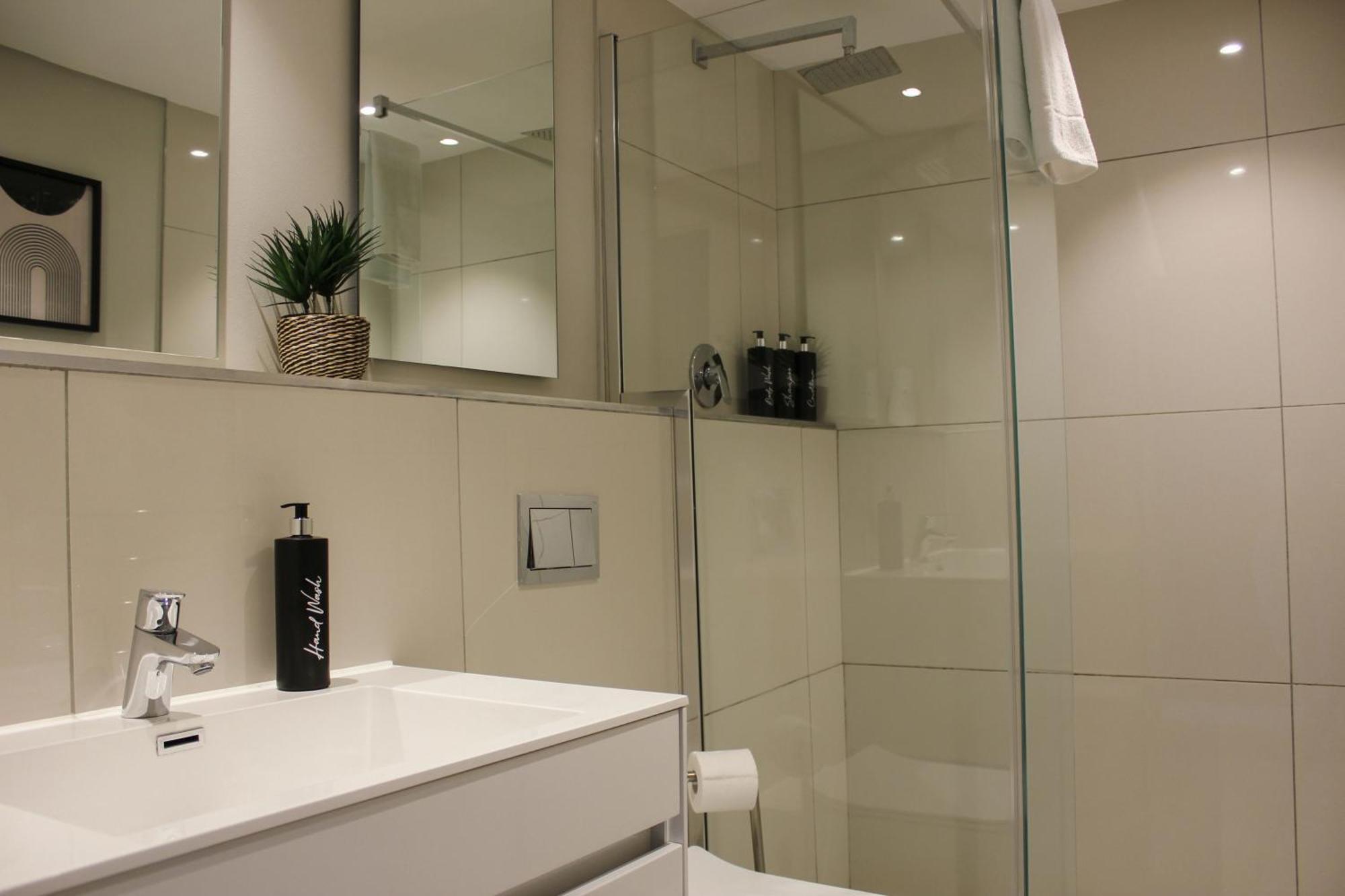 Luxury With Rooftop Pool And Table Mountain Views Apartment